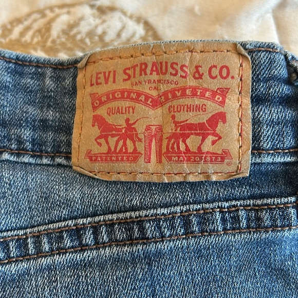 Women’s Levi Mid Rise Skinny Jeans - Picture 3 of 9